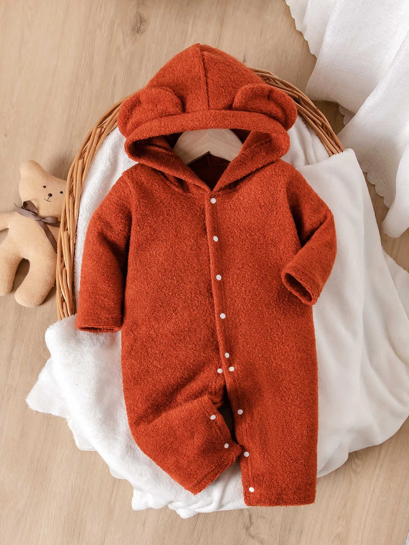 Baby jumpsuit with three-dimensional bear ear hooded design, long sleeved jumpsuit suitable for babies aged 0-12 months