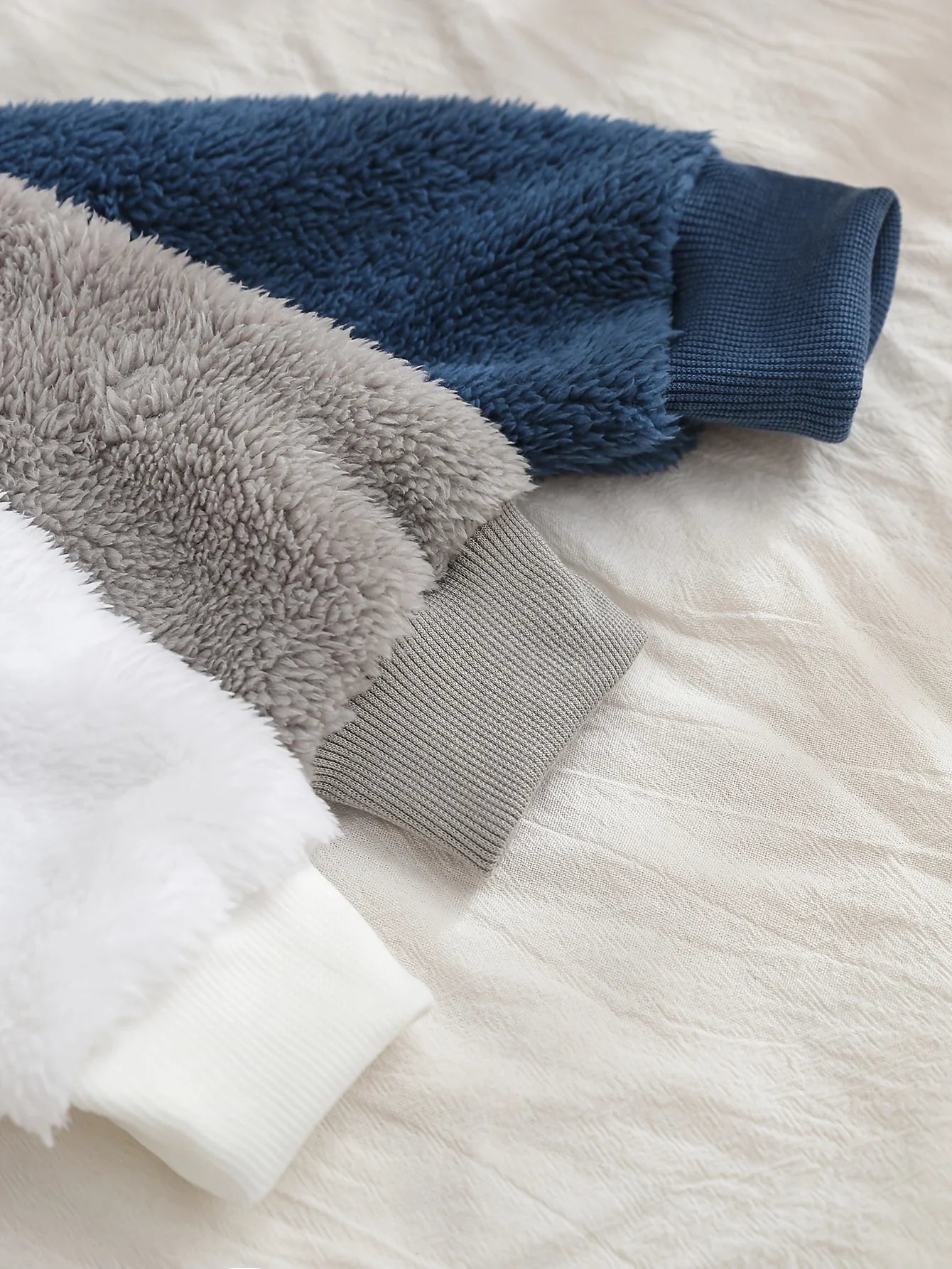 A 3-Piece Plush Hoodie For A Baby Boy In Autumn And Winter, An Outdoor Warm And Cute Little Bear Round-Neck Base Layer