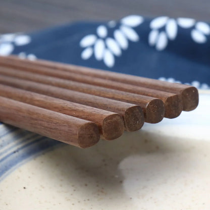 1 pair Japanese Walnut Chopsticks Solid Wood Pointed Round Chopsticks Wooden Tableware Eco-friendly Home Kitchen Supplies