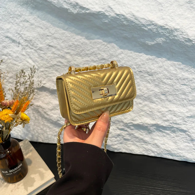 Niche Chain Strap Square Bag Luxe Shoulder Purse for Women Minimalist Crossbody Tote Textured Day-to-Night Bag Chic Sling Bag