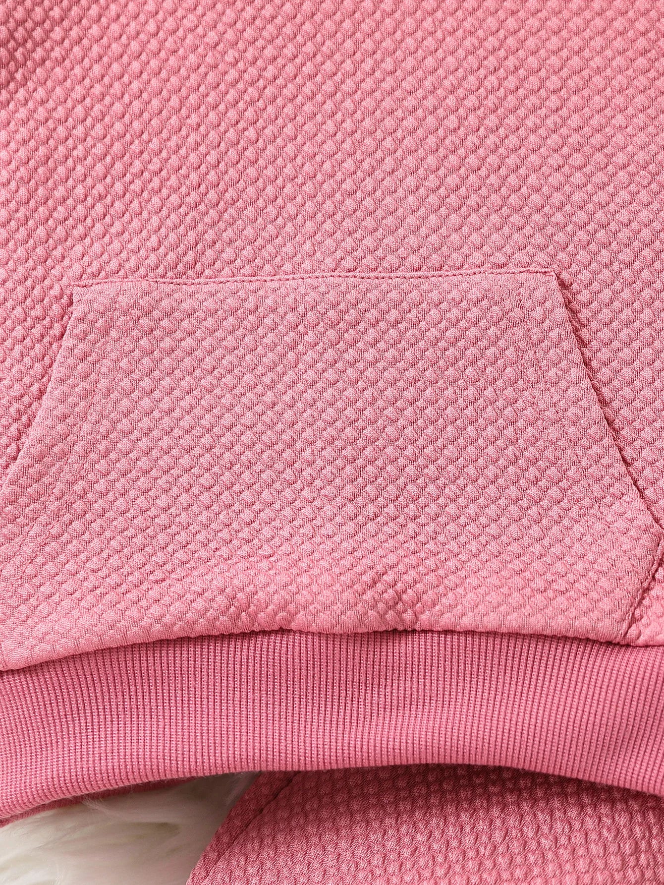 2-piece set of fashionable and casual round neck long sleeved hoodie and pants for baby girls in autumn