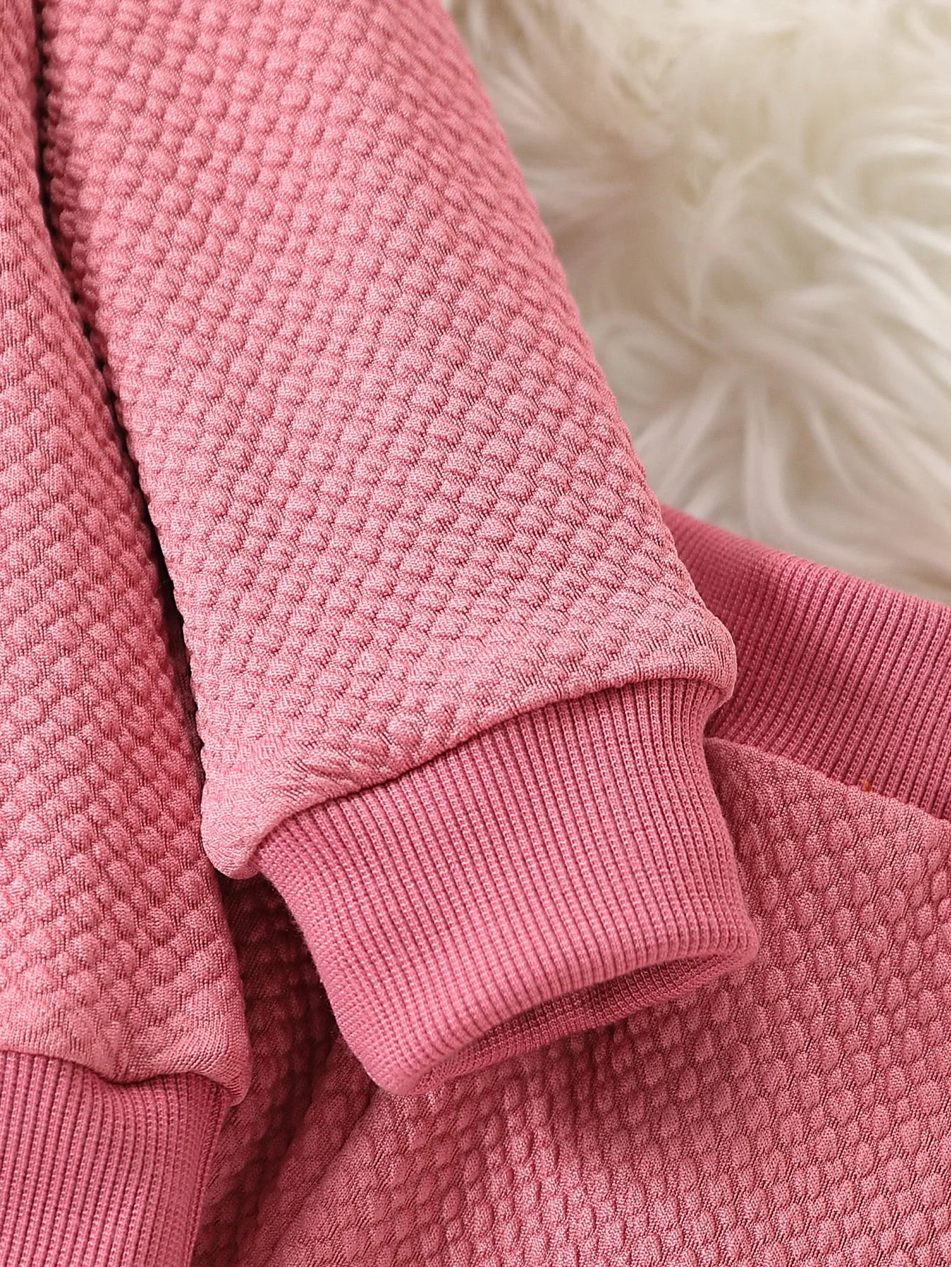 2-piece set of fashionable and casual round neck long sleeved hoodie and pants for baby girls in autumn