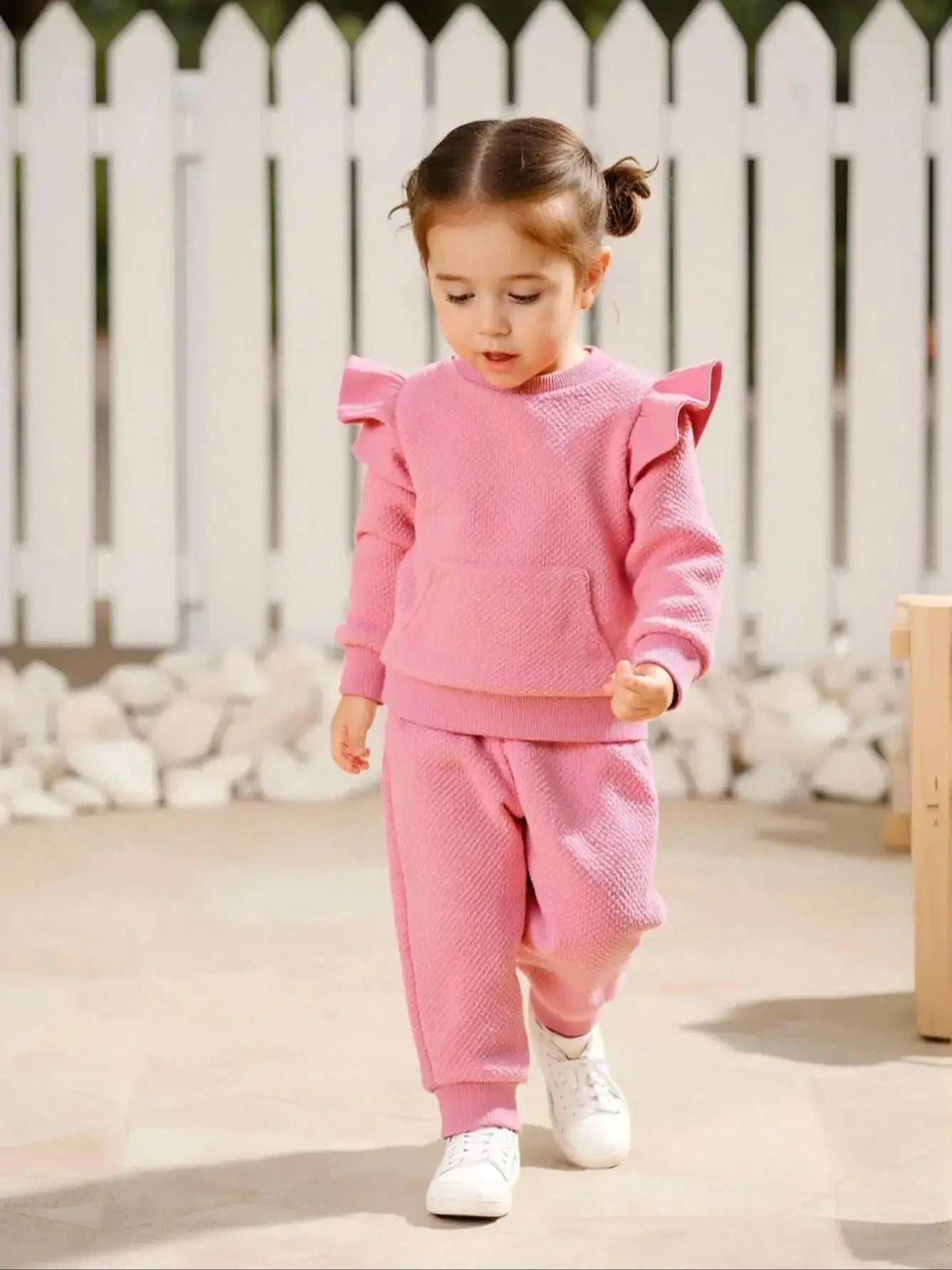 2-piece set of fashionable and casual round neck long sleeved hoodie and pants for baby girls in autumn
