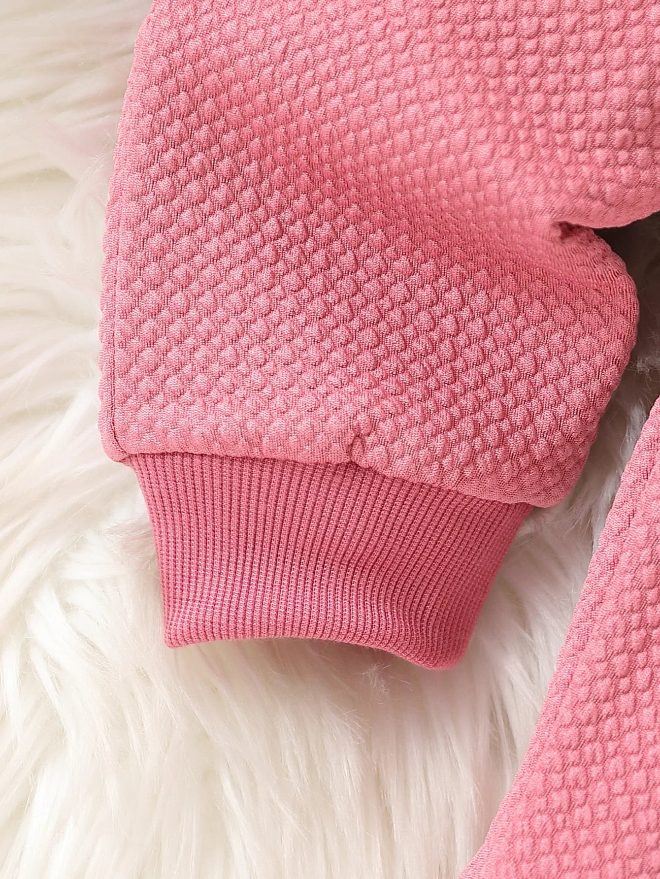 2-piece set of fashionable and casual round neck long sleeved hoodie and pants for baby girls in autumn